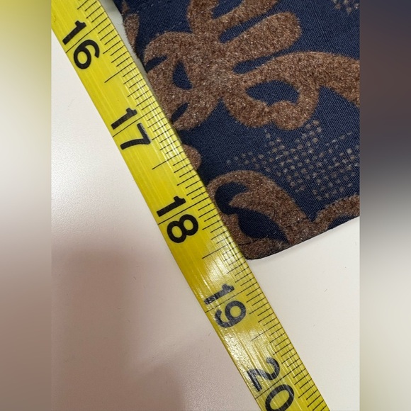 1 … LIKE NO OTHER Button down - Picture 11 of 13